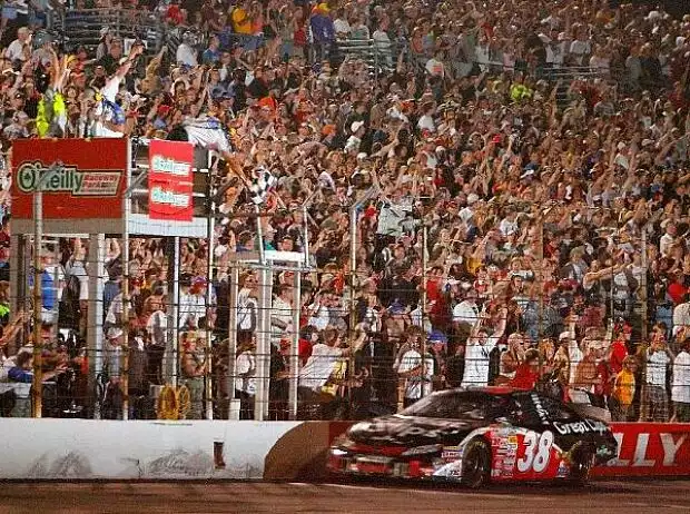 Jason Leffler Toyota Busch Titel-Bild zur News: Jason Leffler Toyota Busch