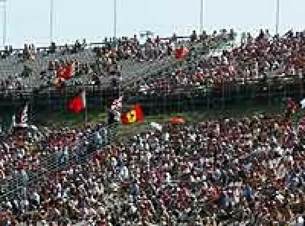 Tribünen am Hungaroring Titel-Bild zur News: Tribünen am Hungaroring