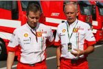 Mario Almondo (Technischer Direktor) mit Rory Byrne (Ferrari) 