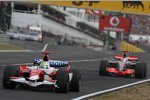 Ralf Schumacher (Toyota) vor Fernando Alonso (McLaren-Mercedes) 