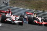 Takuma Sato (Super Aguri) und Lewis Hamilton (McLaren-Mercedes) 