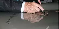 Bild zum Inhalt: Signierter 190 SL für guten Zweck