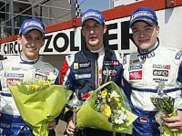 Frank Kechele mit Siegertrophäe Titel-Bild zur News: Frank Kechele mit Siegertrophäe