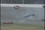 Unten Dixon, oben Wheldon, in der Mitte kopfüber das Franchitti-Wrack