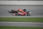  Scott Dixon im Duell mit Dario Franchitti