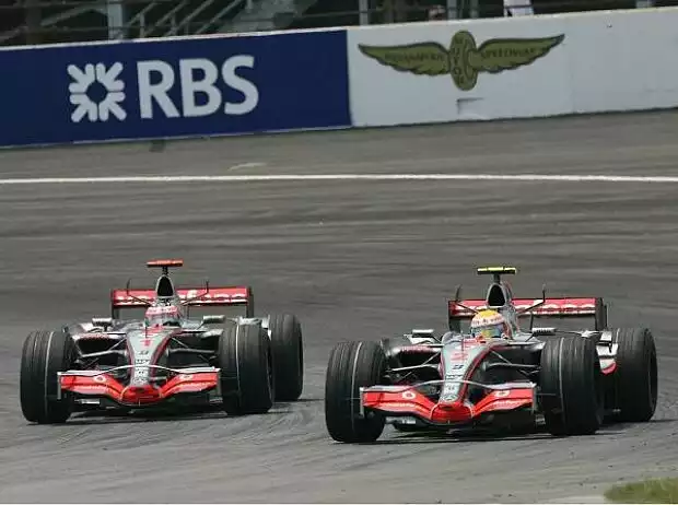 Lewis Hamilton vor Fernando Alonso Titel-Bild zur News: Lewis Hamilton vor Fernando Alonso