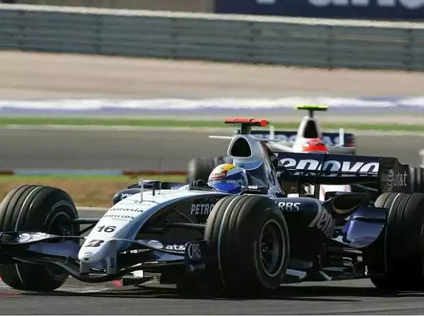 Titel-Bild zur News: Nico Rosberg vor Robert Kubica
