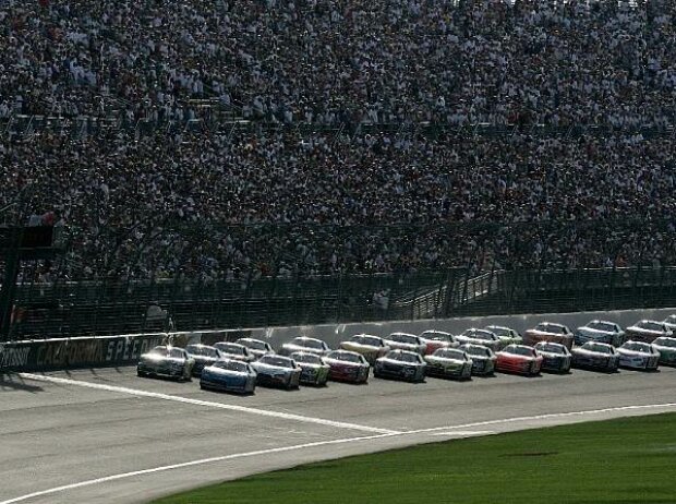 Start Fontana California Speedway