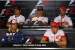 Obere Reihe: Vitantonio Liuzzi (Toro Rosso), Mark Webber (Red Bull) und Jarno Trulli (Toyota); untere Reihe: Giancarlo Fisichella (Renault) und Kimi Räikkönen (Ferrari) 