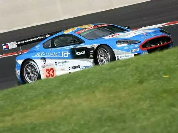 Karl Wendlinger/Ryan Sharp - Aston Martin DBR9 Titel-Bild zur News: Karl Wendlinger/Ryan Sharp - Aston Martin DBR9