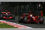 Felipe Massa (Ferrari) und Fernando Alonso (McLaren-Mercedes) 