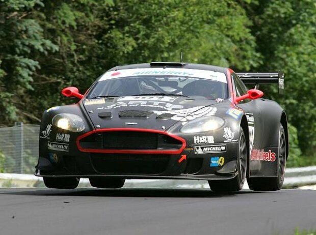 Titel-Bild zur News: Aston Martin DBRS9