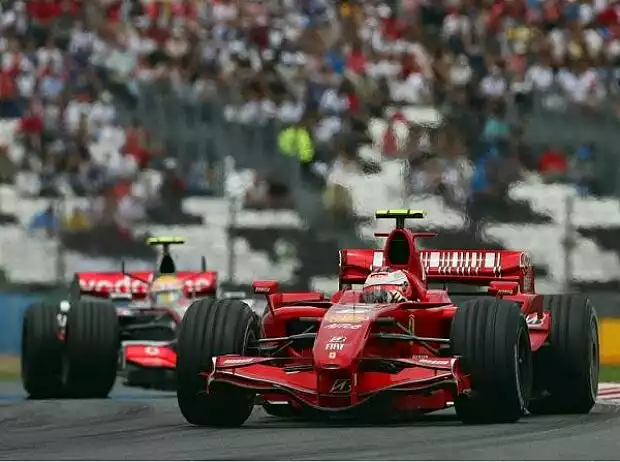 Kimi Räikkönen vor Lewis Hamilton Titel-Bild zur News: Kimi Räikkönen vor Lewis Hamilton