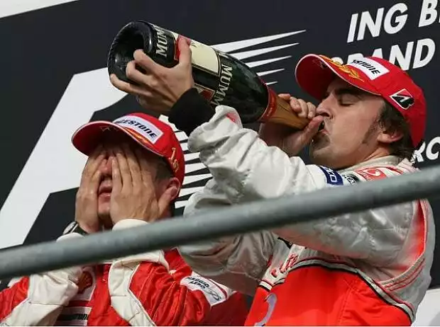 Fernando Alonso und Kimi Räikkönen Titel-Bild zur News: Fernando Alonso und Kimi Räikkönen