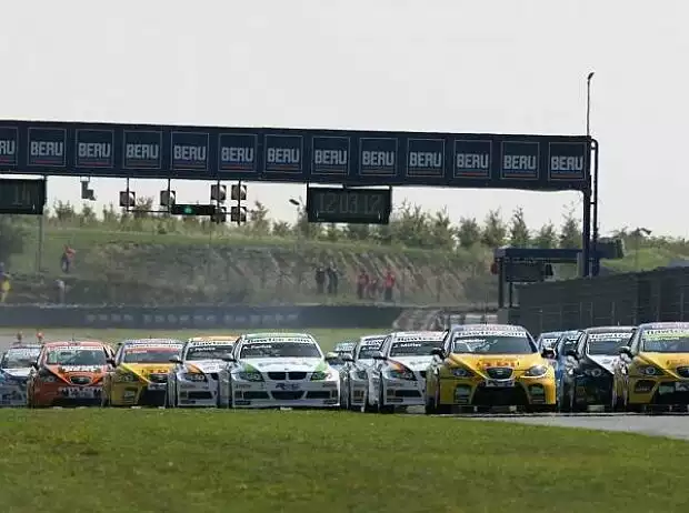 Start WTCC Oschersleben Titel-Bild zur News: Start WTCC Oschersleben