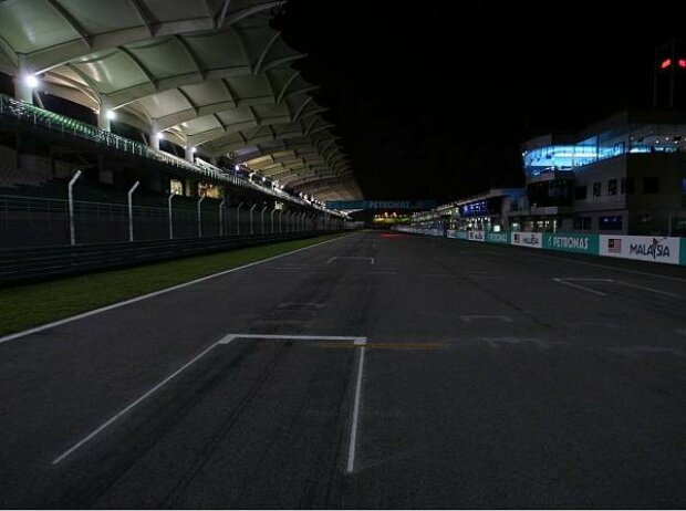 Sepang in der Nacht