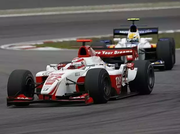 Kazuki Nakajima vor Giorgio Pantano Titel-Bild zur News: Kazuki Nakajima vor Giorgio Pantano