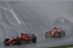 Kimi Räikkönen vor Felipe Massa (Ferrari) 