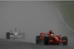 Felipe Massa (Ferrari) vor Nick Heidfeld (BMW Sauber F1 Team) 