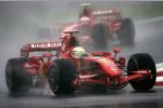 Felipe Massa vor Kimi Räikkönen (Ferrari) 