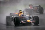 Mark Webber (Red Bull) vor Sebastian Vettel (Toro Rosso) 