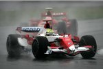 Ralf Schumacher (Toyota) vor Kimi Räikkönen (Ferrari) 