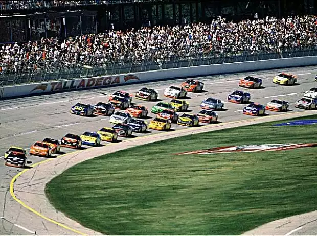 Talladega 2000 Dale Earnhradt Senior Titel-Bild zur News: Talladega 2000 Dale Earnhradt Senior