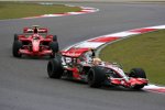 Lewis Hamilton (McLaren-Mercedes) und Kimi Räikkönen (Ferrari) 