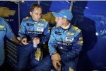 Alain Menu und Nicola Larini (Chevrolet) analysieren das 2. Rennen