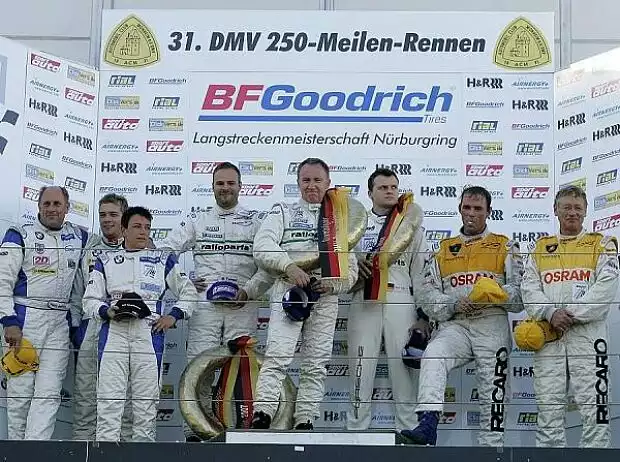 Marcel Tiemann, Marc Lieb und Arno Klasen (Mitte), Claudia Hürtgen, Hans-Joachim und Johannes Stuck (links), Dirk Adorf und Hermann Tilke (rechts) Titel-Bild zur News: Marcel Tiemann, Marc Lieb und Arno Klasen (Mitte), Claudia Hürtgen, Hans-Joachim und Johannes Stuck (links), Dirk Adorf und Hermann Tilke (rechts)