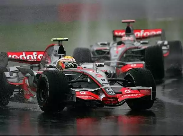 Lewis Hamilton vor Fernando Alonso Titel-Bild zur News: Lewis Hamilton vor Fernando Alonso