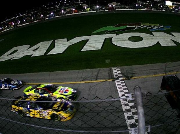 Jamie McMurray Kyle Busch Jamie McMurray Kyle Busch