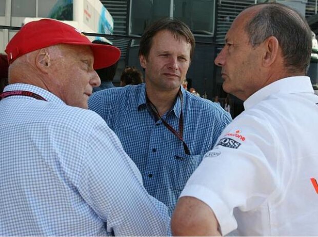 Titel-Bild zur News: Niki Lauda, Michael Schmidt und Ron Dennis