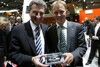 Bild zum Inhalt: Ministerpräsident gratuliert Audi-Pilot Ekström