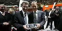 Günther Oettinger mit Mattias Ekström