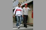 Jarno Trulli (Toyota) und Fernando Alonso (McLaren-Mercedes) 