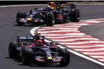 Vitantonio Liuzzi (Toro Rosso) und Mark Webber (Red Bull) 