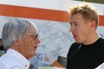 Bernie Ecclestone (Formel-1-Chef) und Mika Häkkinen