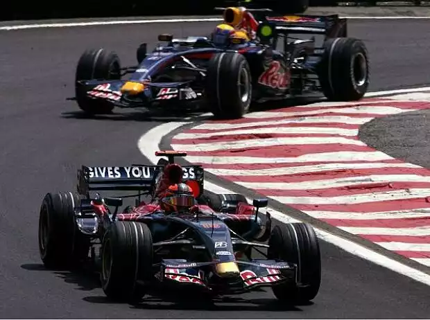 Vitantonio Liuzzi vor Mark Webber Titel-Bild zur News: Vitantonio Liuzzi vor Mark Webber