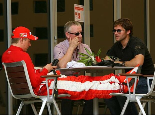 Titel-Bild zur News: Kimi Räikkönen, Steve und David Robertson