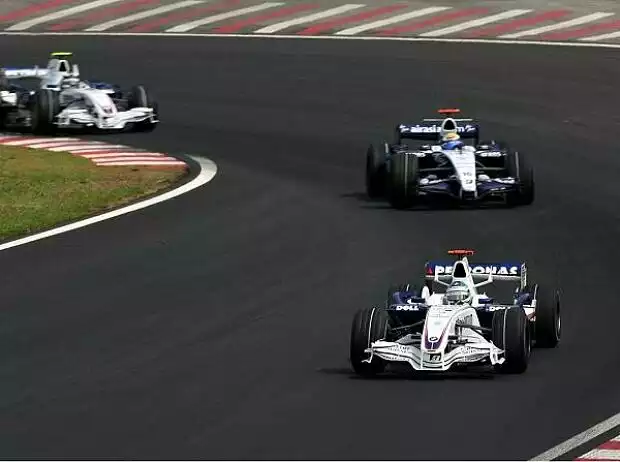 Nick Heidfeld vor Nico Rosberg und Robert Kubica Titel-Bild zur News: Nick Heidfeld vor Nico Rosberg und Robert Kubica