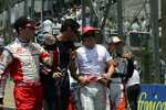 Anthony Davidson (Super Aguri), Mark Webber (Red Bull) und Fernando Alonso (McLaren-Mercedes)
