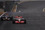 Lewis Hamilton (McLaren-Mercedes) und David Coulthard (Red Bull) 