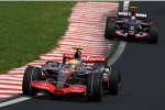 Lewis Hamilton (McLaren-Mercedes) vor Sebastian Vettel (Toro Rosso) 