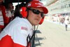 Bild zum Inhalt: Michael Schumacher gratuliert Räikkönen zum Titel