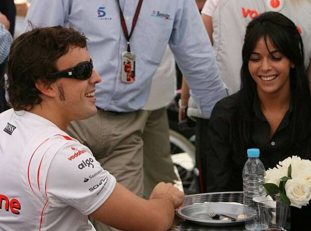 Fernando Alonso mit Raquel del Rosario