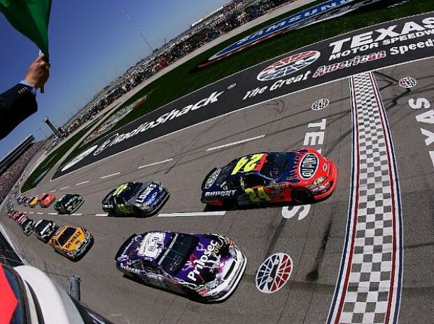 Titel-Bild zur News: Samsung 500 Start Texas Motor Speedway