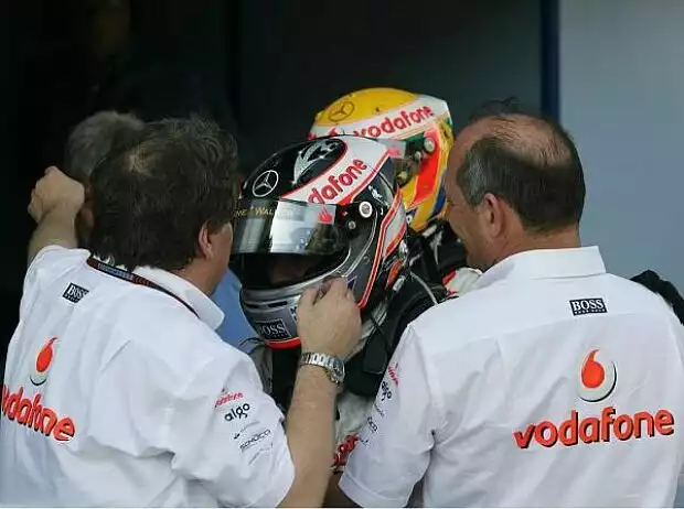 Titel-Bild zur News: Norbert Haug, Fernando Alonso und Ron Dennis
