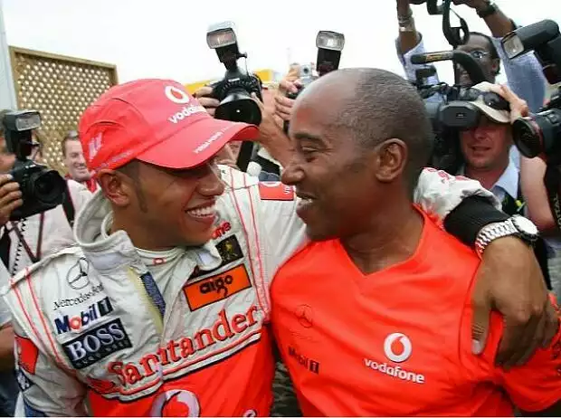 Titel-Bild zur News: Lewis und Anthony Hamilton