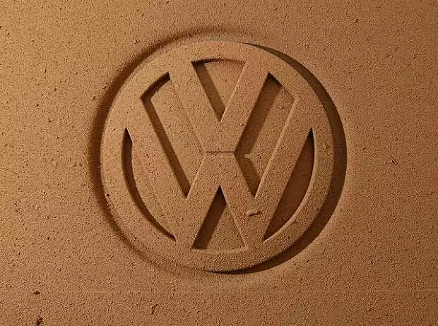 Volkswagen-Logo im Sand Titel-Bild zur News: Volkswagen-Logo im Sand